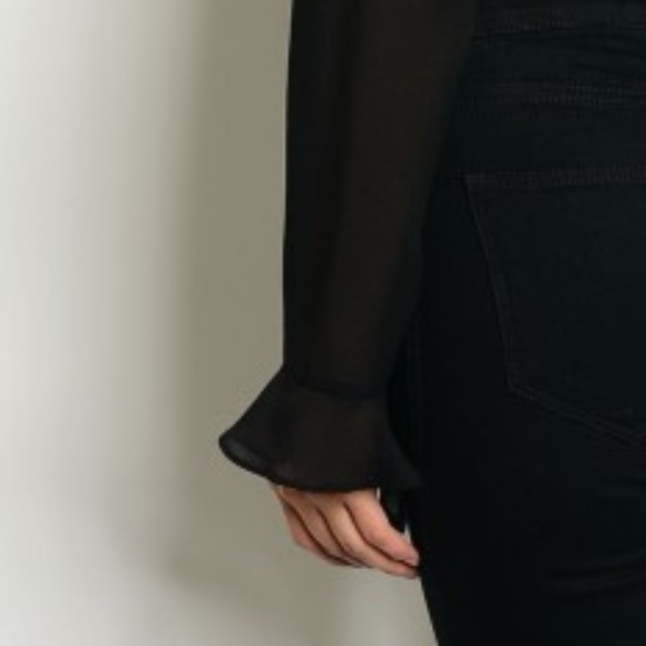 LAST1️⃣//BLACK RUFFLE CROPPED TOP - Picture 6 of 10